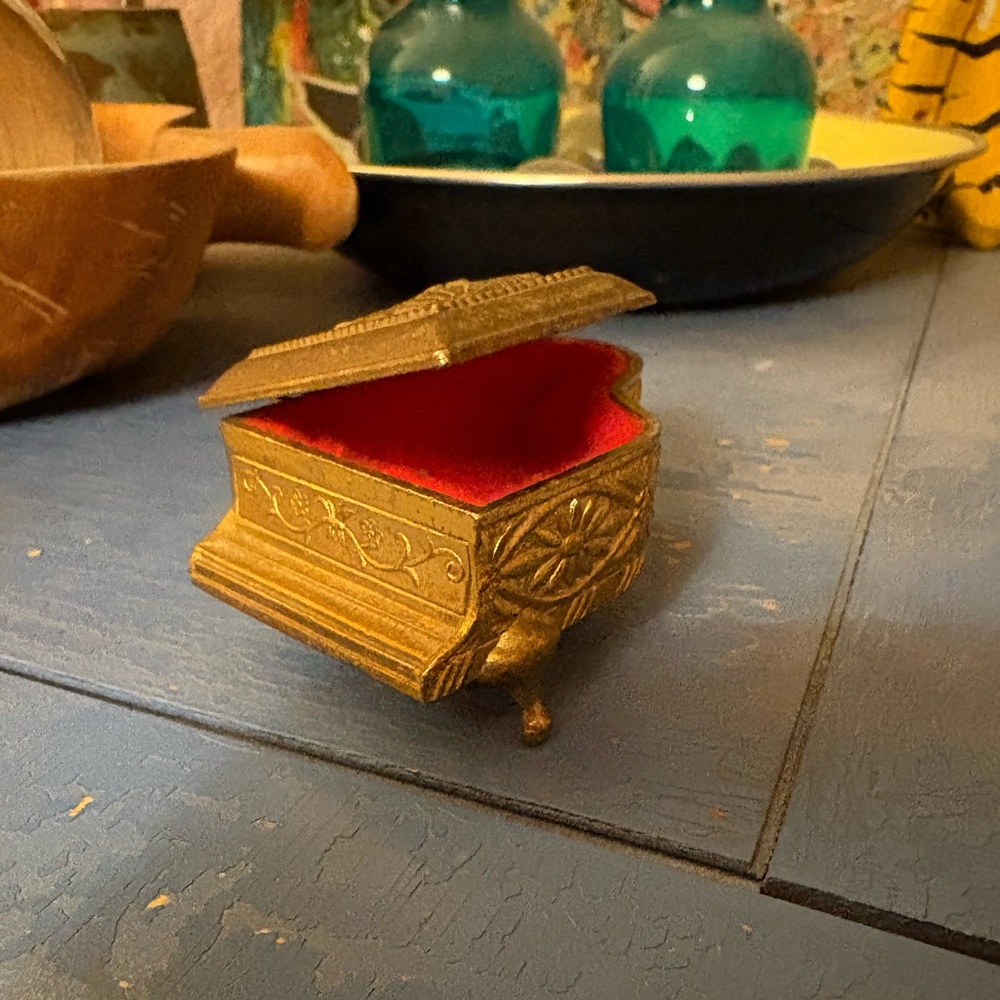 Tiny Vintage Patented Jewelry Piano Box Gold Red Made in Japan Music Notes 🎶